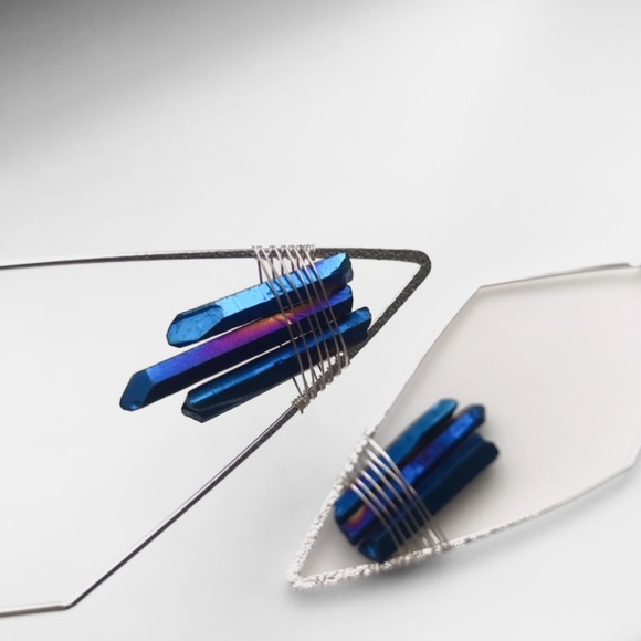 Bohemian Quartz Crystal Elegant Wire Hoop Earring - Picture 2 of 16